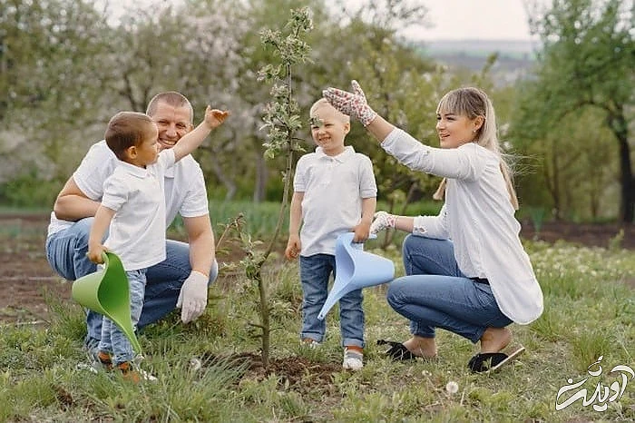 الگوی خوبی برای فرزندان خود باشیم درخت کاری